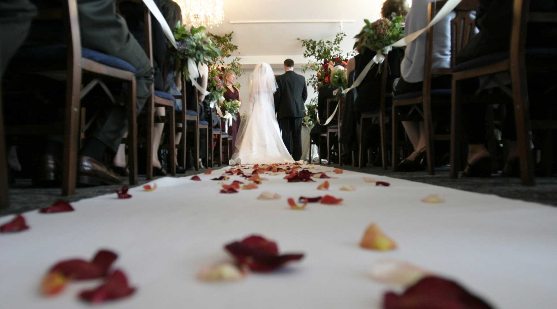 結婚式のエンドロールの曲 感動と幸せに包まれる 友人や家族も喜ぶ 洋楽 邦楽