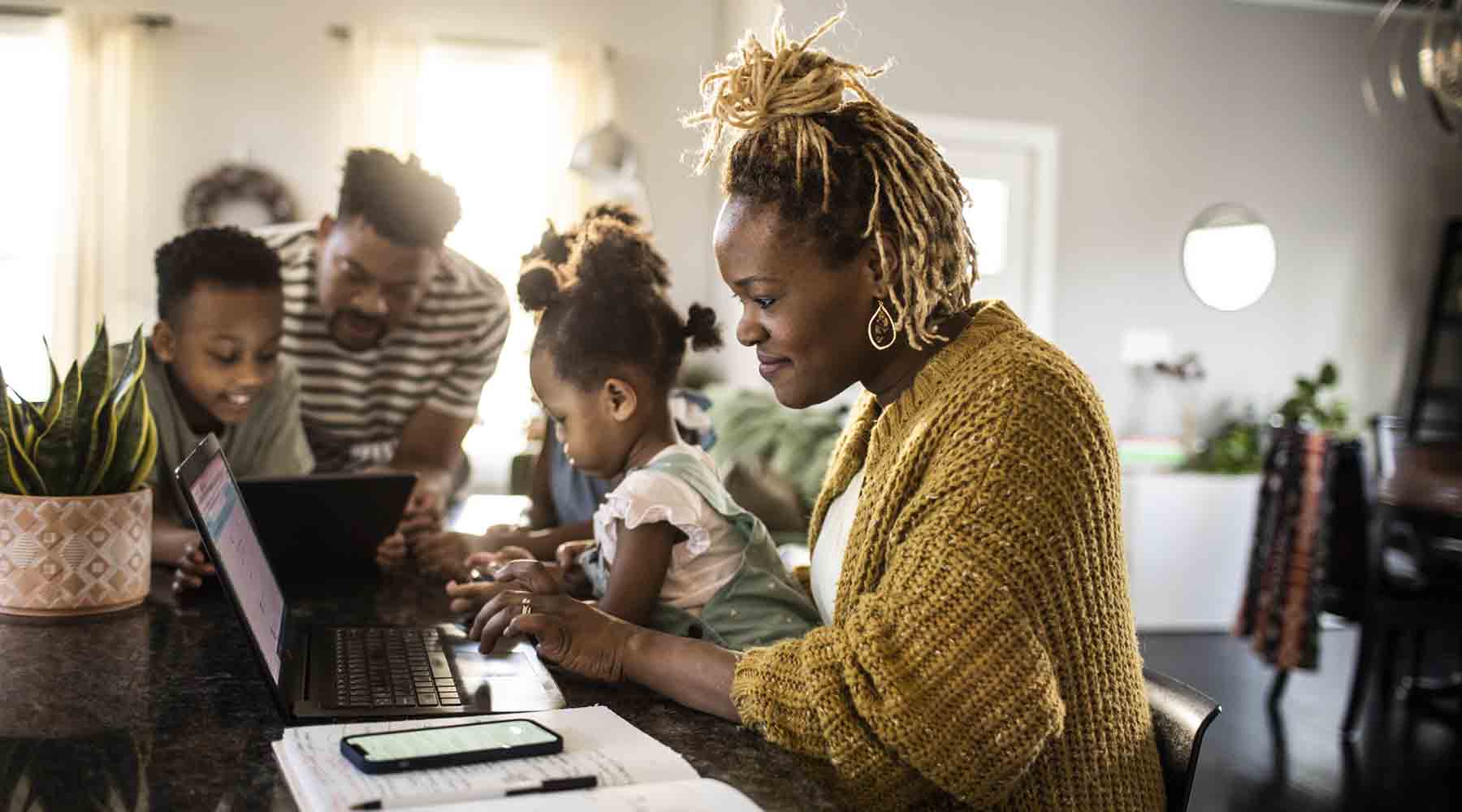 L'inflation a déséquilibré le budget de cette famille. Voici comment ils font face à cette situation.